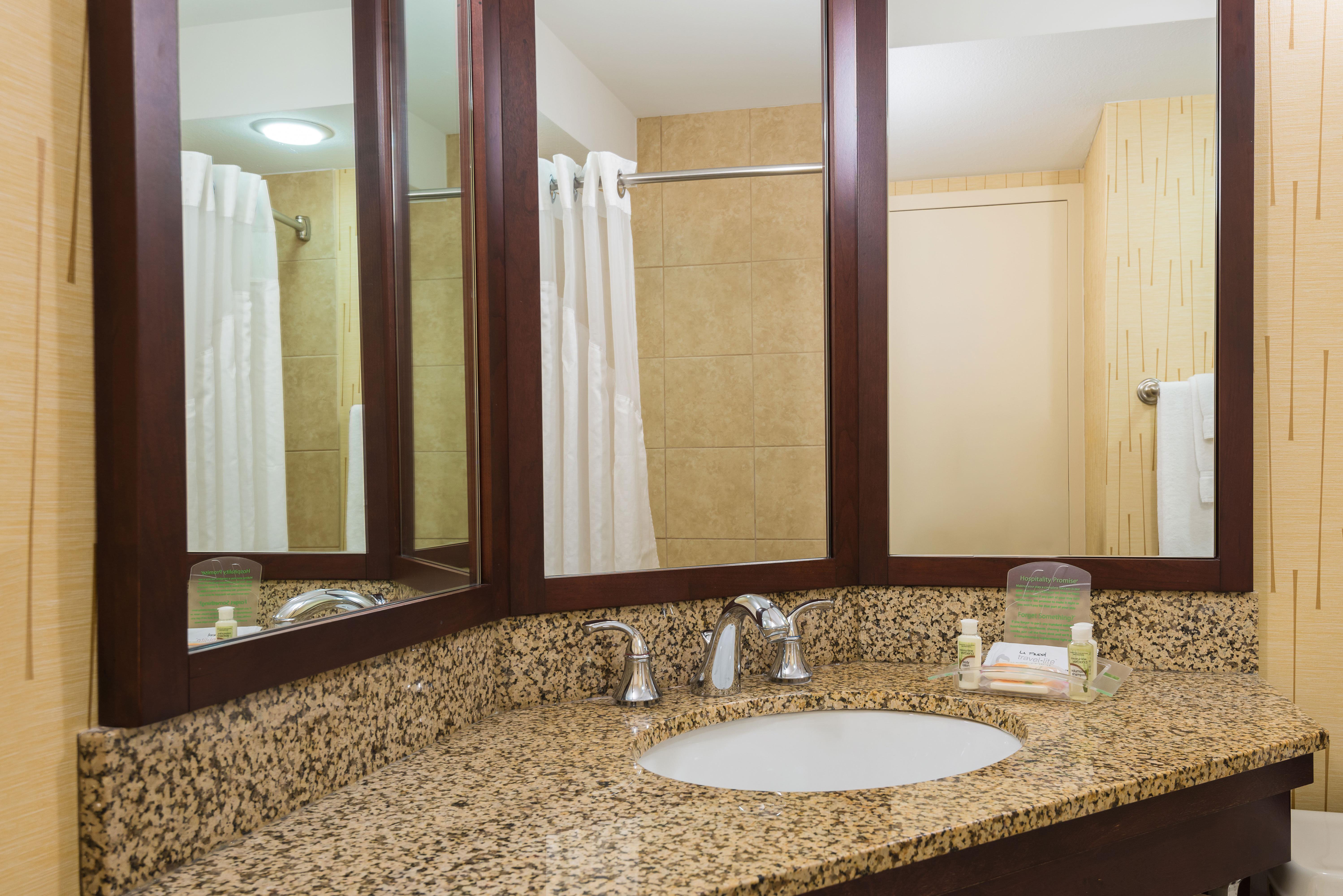 West - Cedar Bluff By Ihg 3*